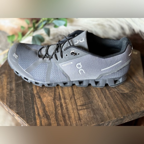 👟 On Cloud Men’s Waterproof Running Shoes – Charcoal/Black – Size 10 (EU 44) - Picture 10 of 12